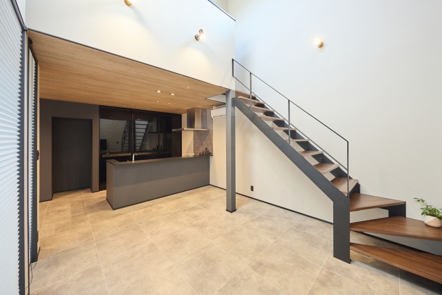 黒の静寂関連画像