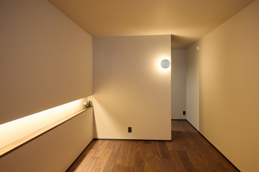 黒の静寂関連画像