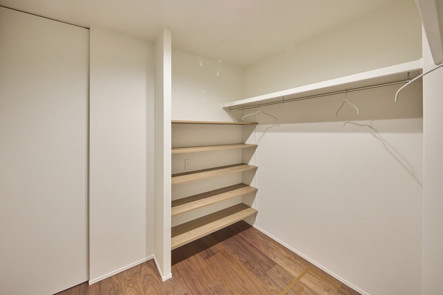 黒の静寂関連画像